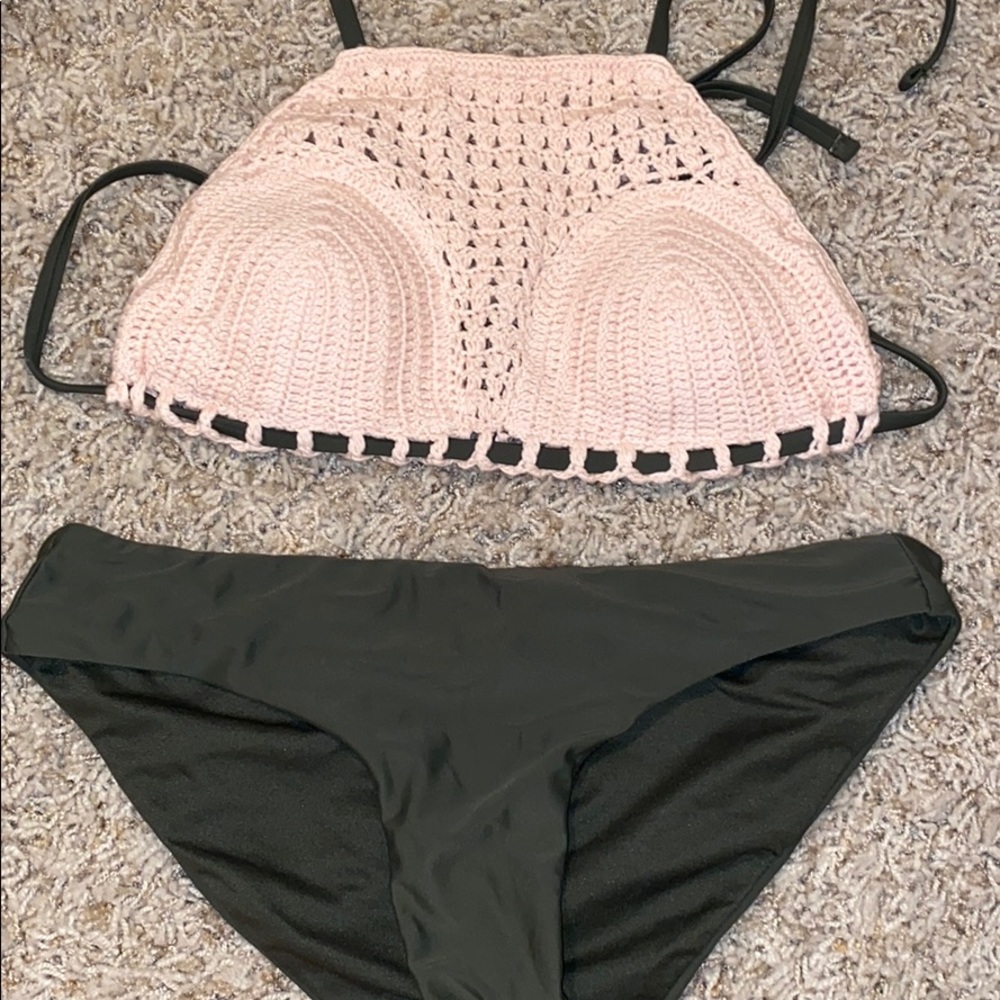 Crochet Bikini Top + Bottoms!